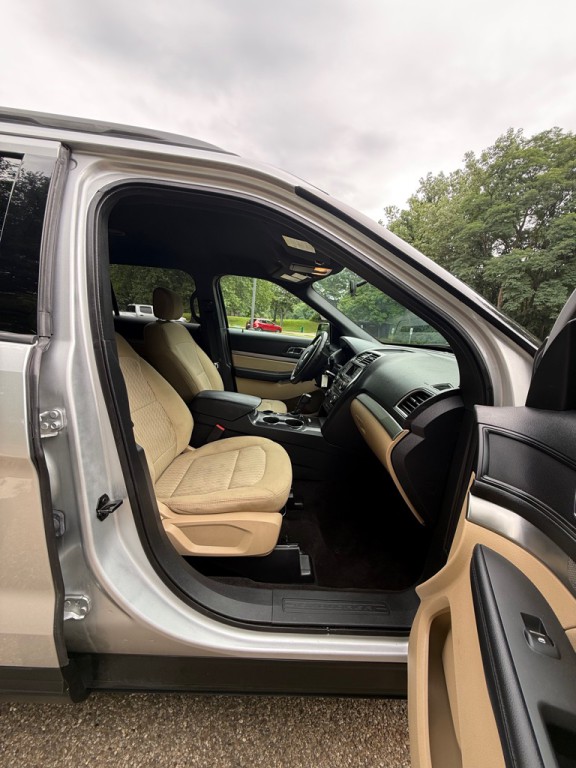 2017 Ford Explorer Image 21