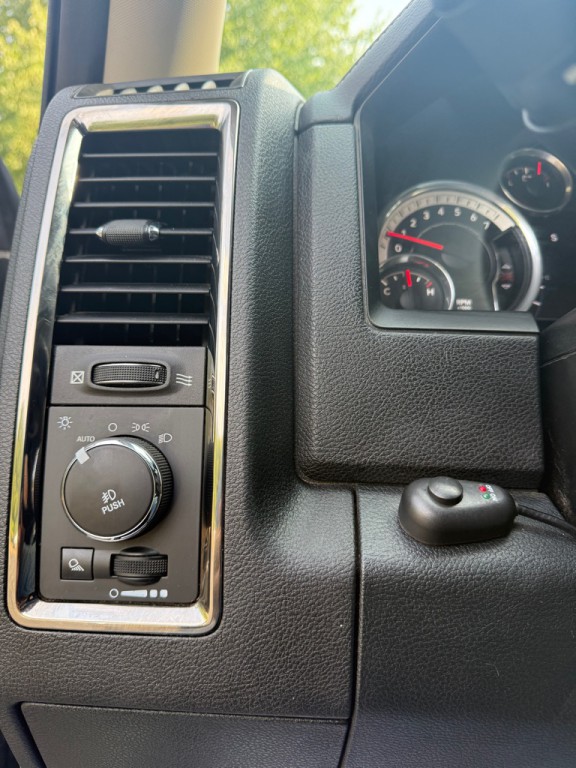 2016 RAM 1500 Image 12