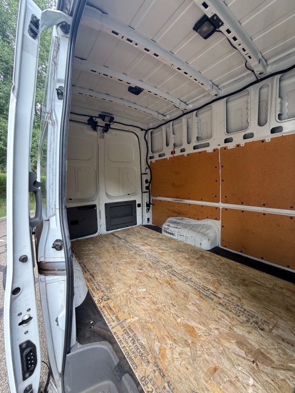 2019 Nissan NV Image 14