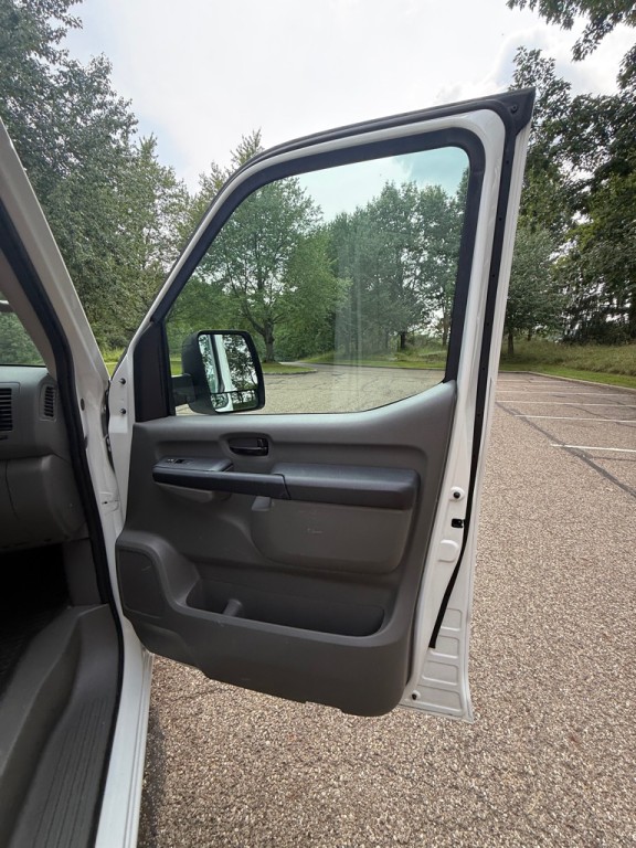 2019 Nissan NV Image 16