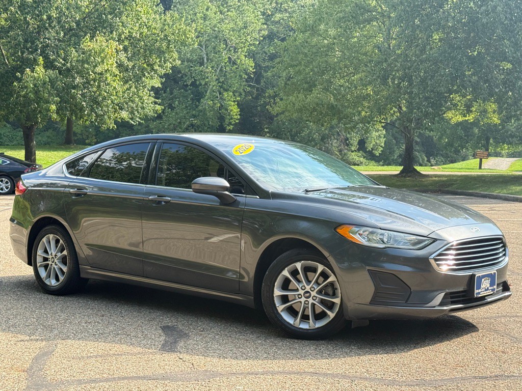 2020 Ford Fusion Image 2