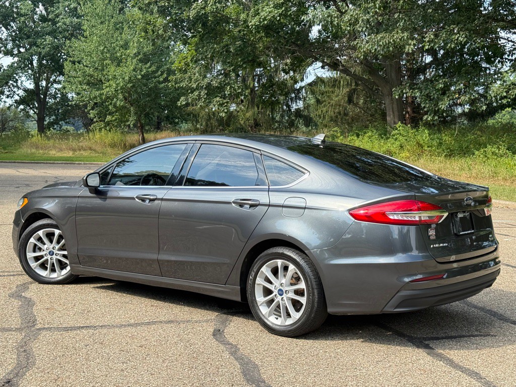 2020 Ford Fusion Image 3