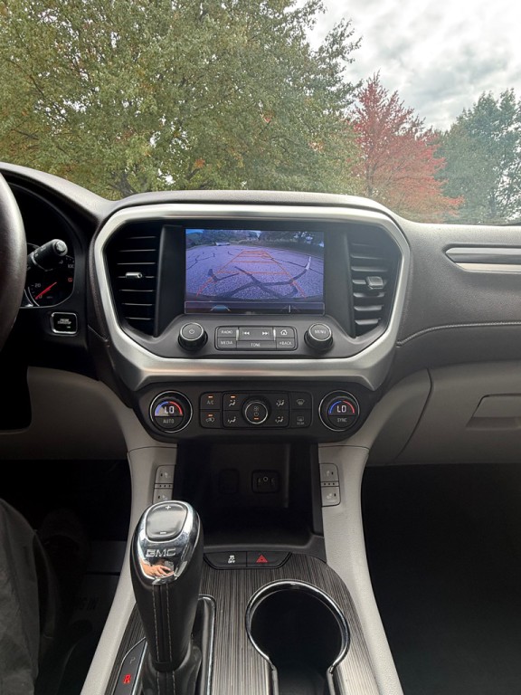 2017 GMC Acadia Image 9