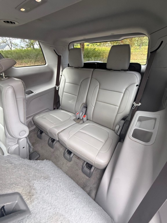 2017 GMC Acadia Image 16