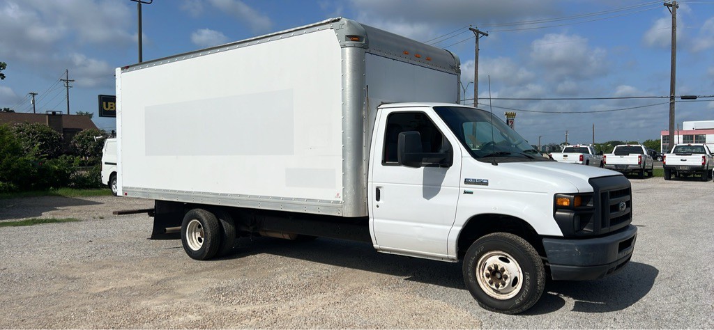 2017 Ford Econoline Image 3