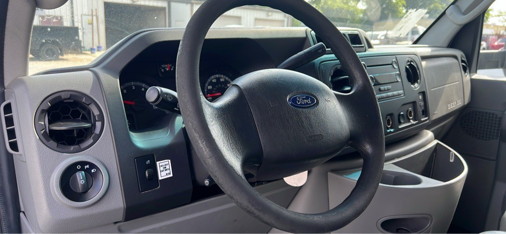 2017 Ford Econoline Image 4
