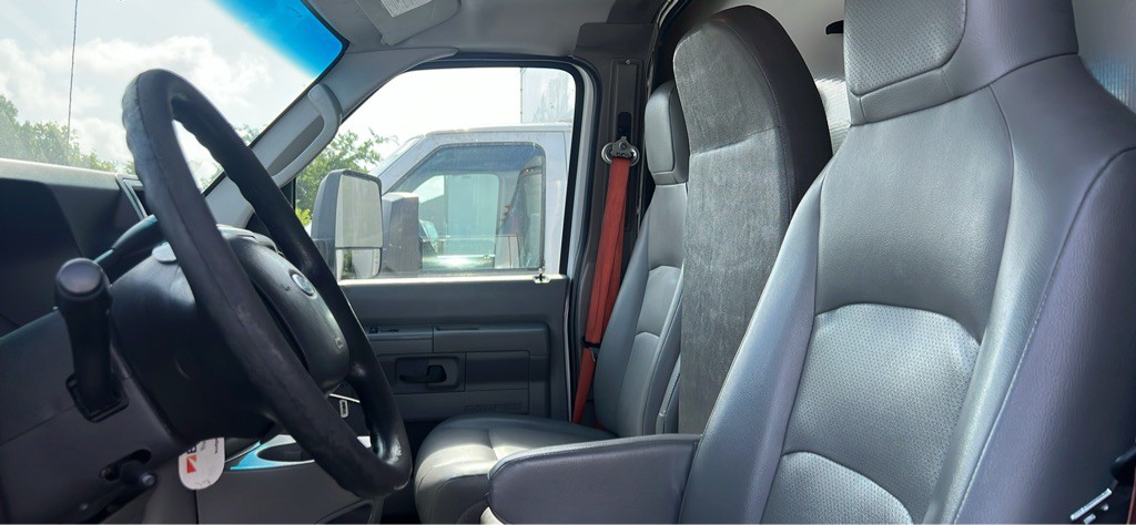 2017 Ford Econoline Image 5
