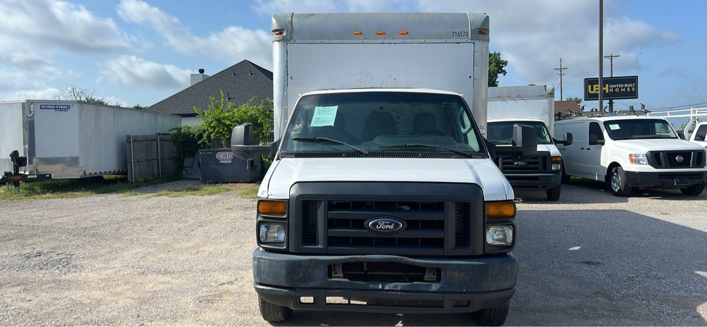 2017 Ford Econoline Image 2