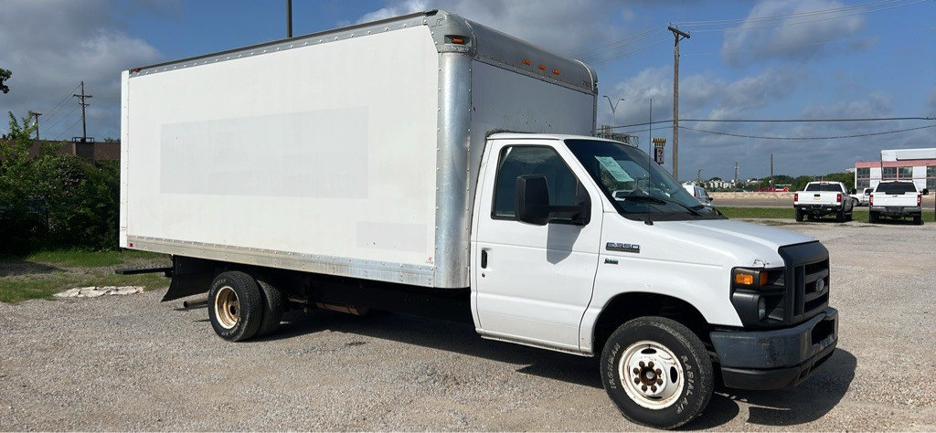 2017 Ford Econoline Image 3