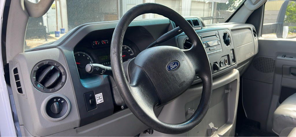 2017 Ford Econoline Image 6