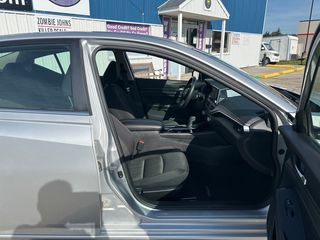 2024 Nissan Altima Image 15