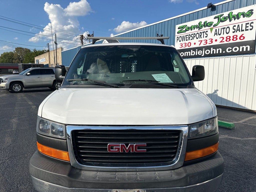 2017 GMC Savana Image 3