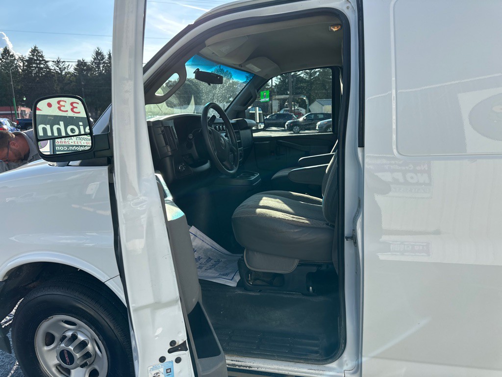 2017 GMC Savana Image 11