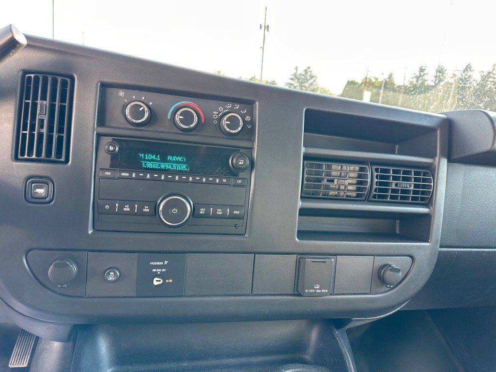 2017 GMC Savana Image 15