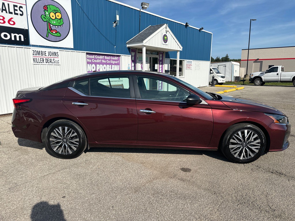 2024 Nissan Altima Image 8
