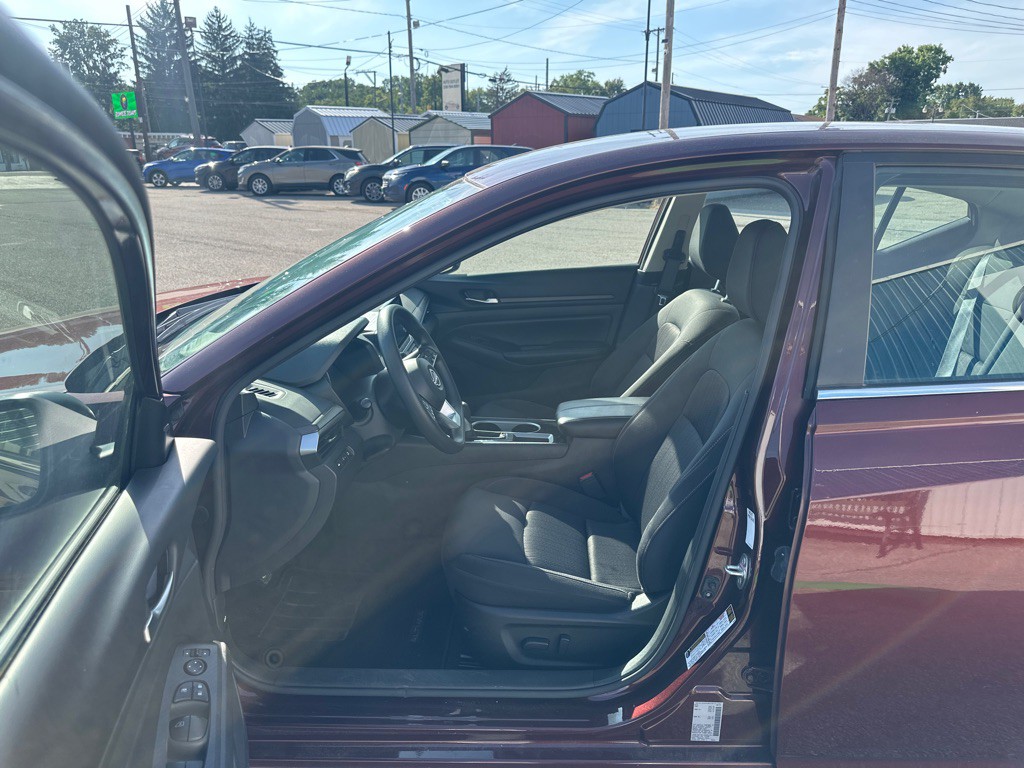 2024 Nissan Altima Image 9