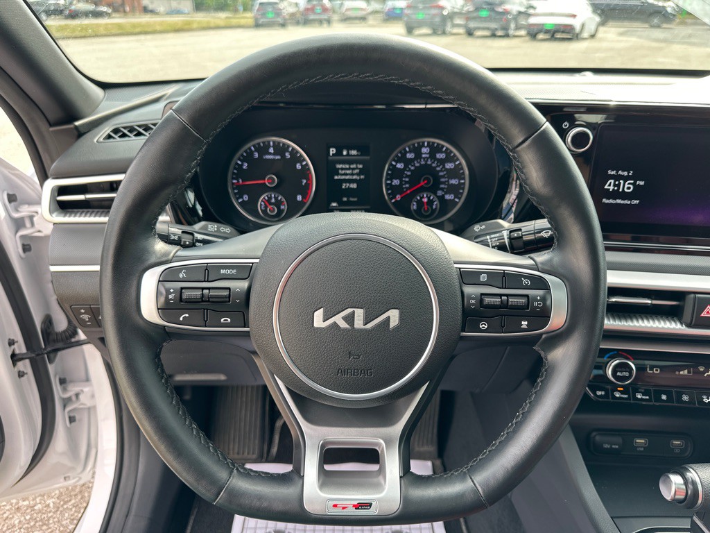 2022 Kia K5 Image 10