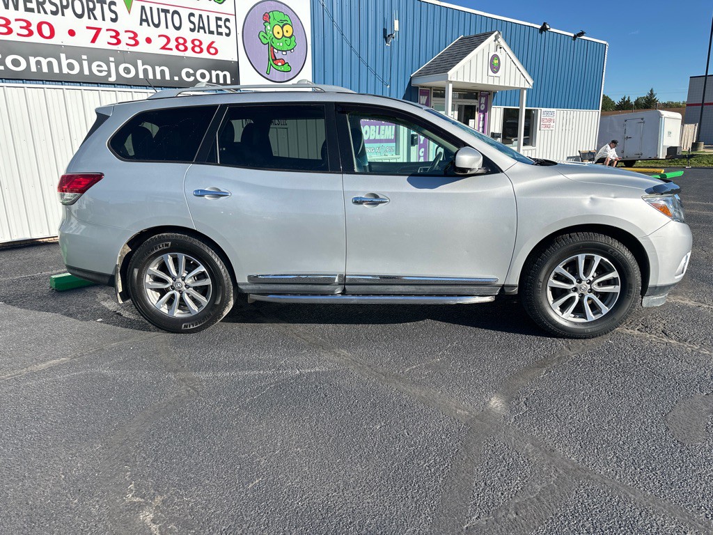 2016 Nissan Pathfinder Image 9