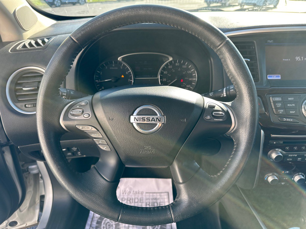 2016 Nissan Pathfinder Image 14