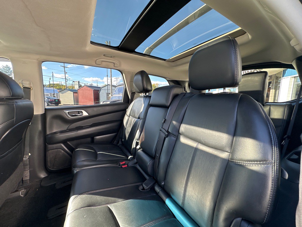 2016 Nissan Pathfinder Image 22