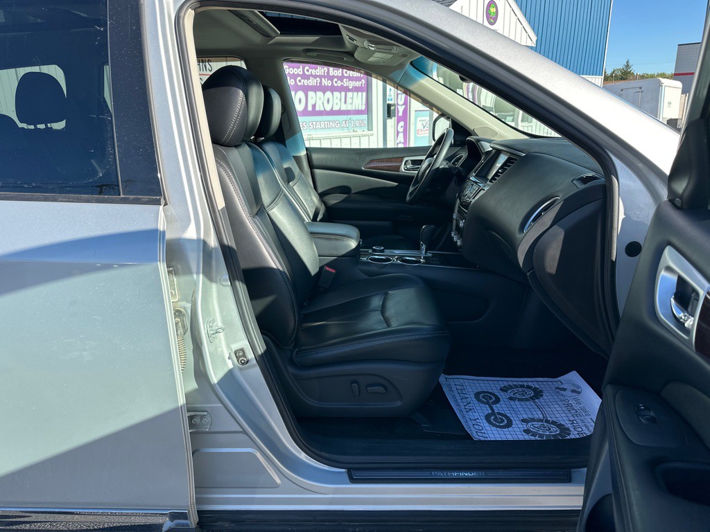 2016 Nissan Pathfinder Image 28