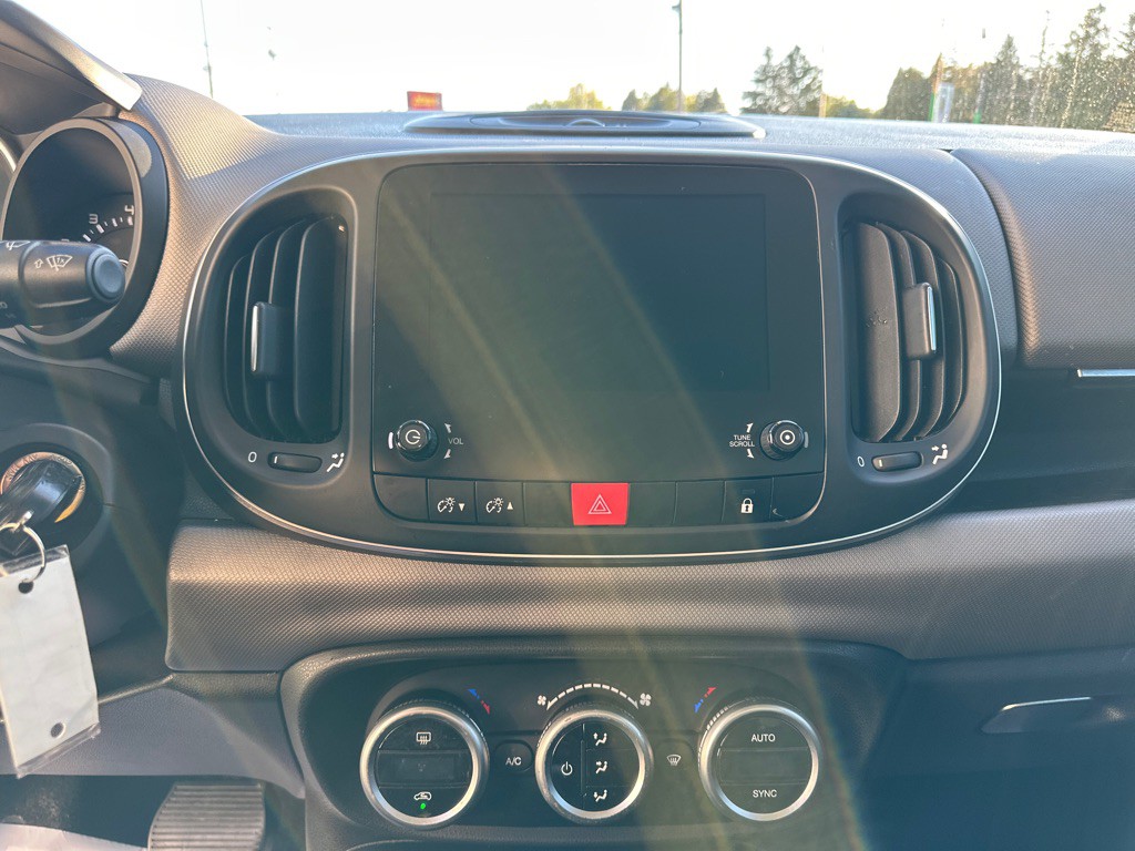2018 FIAT 500L Image 13