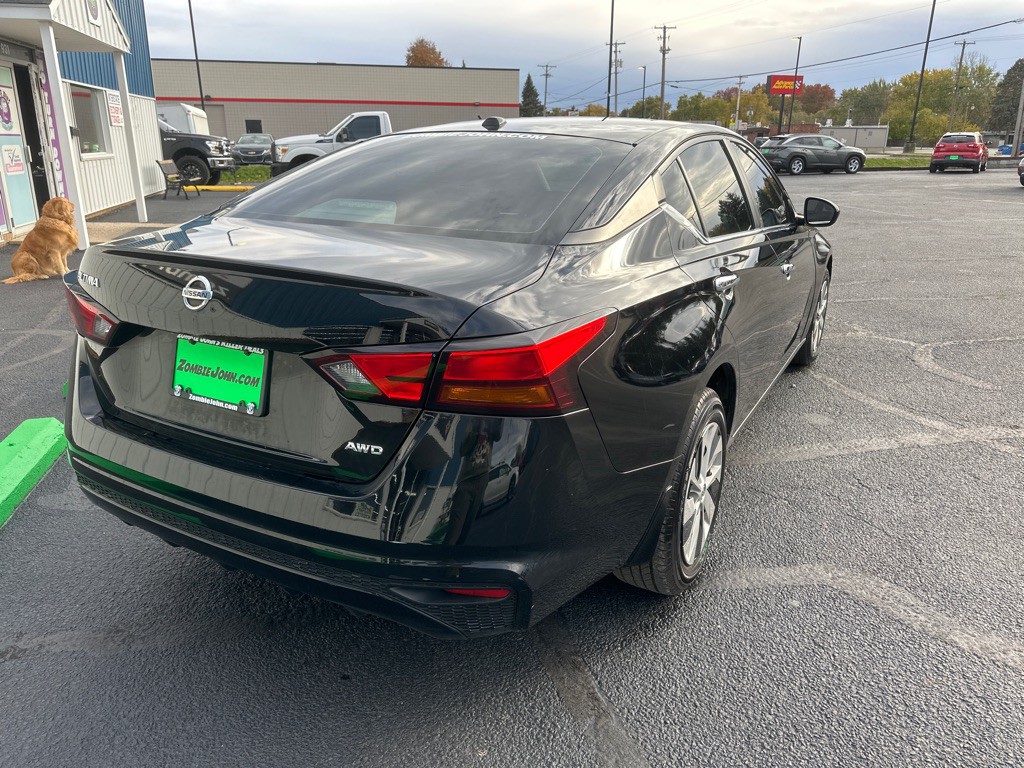 2020 Nissan Altima Image 8