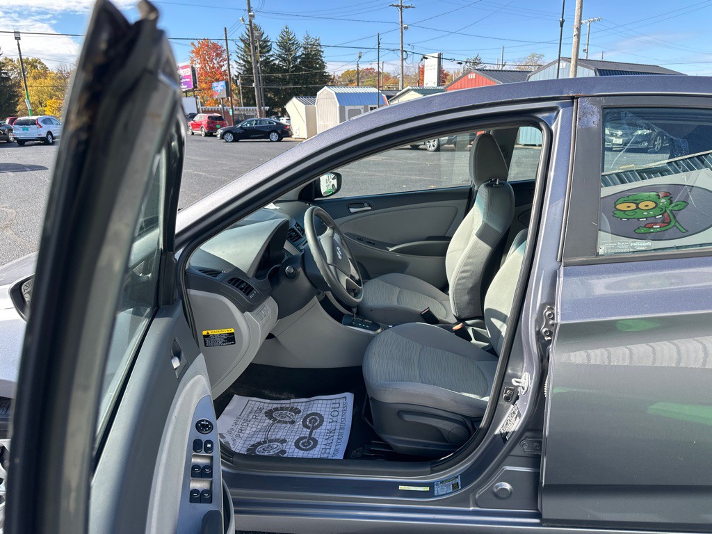 2017 Hyundai Accent Image 8