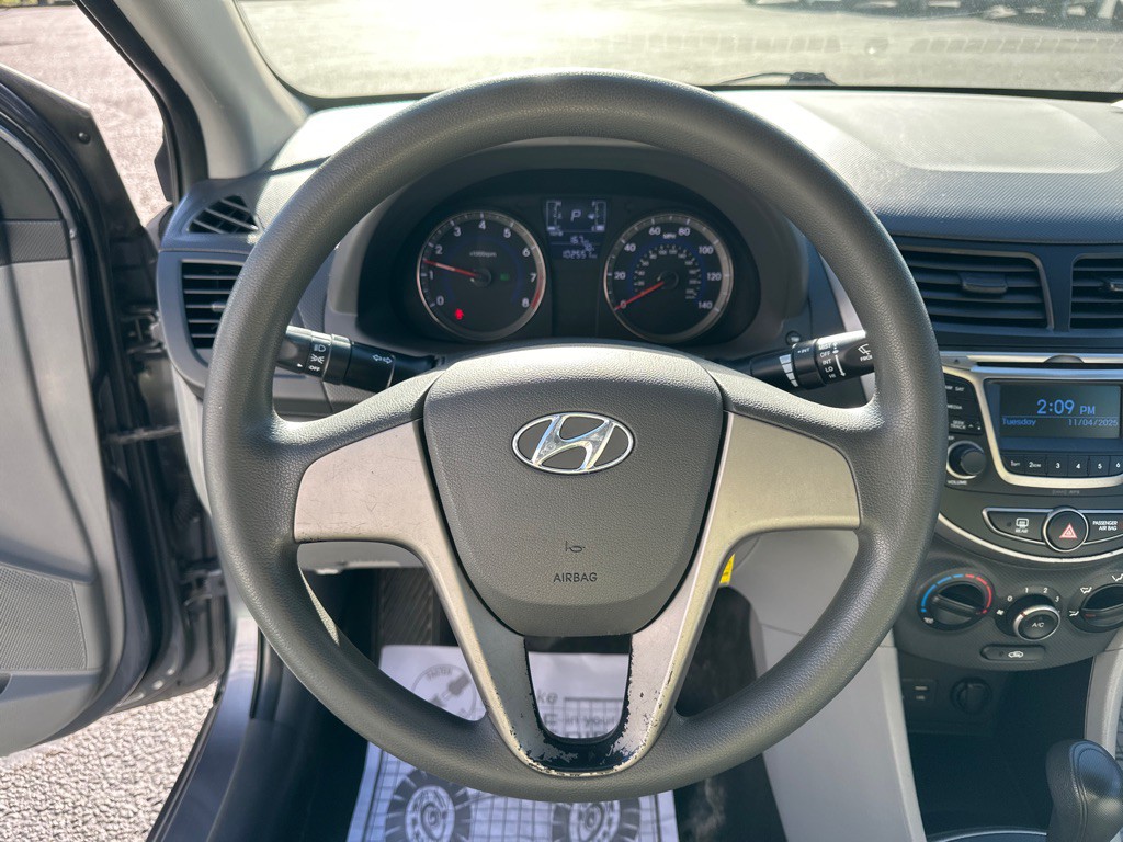 2017 Hyundai Accent Image 9