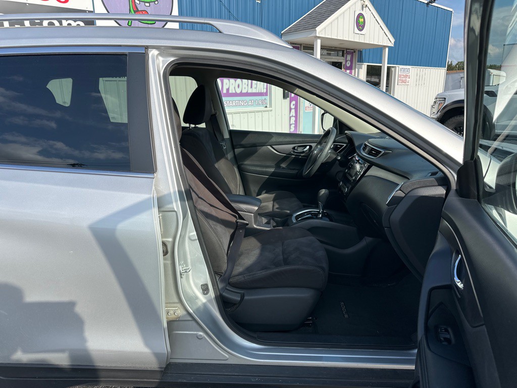 2015 Nissan Rogue Image 17