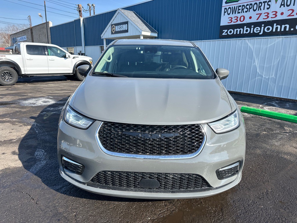 2023 Chrysler Pacifica Image 2