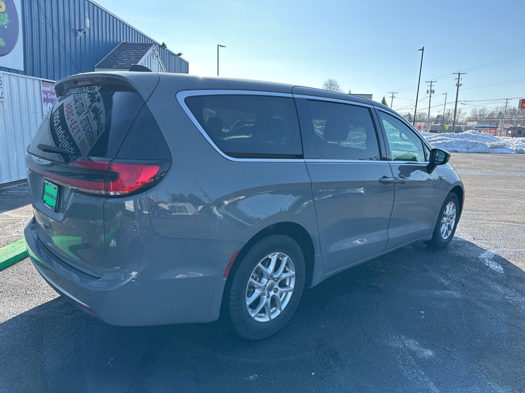 2023 Chrysler Pacifica Image 7