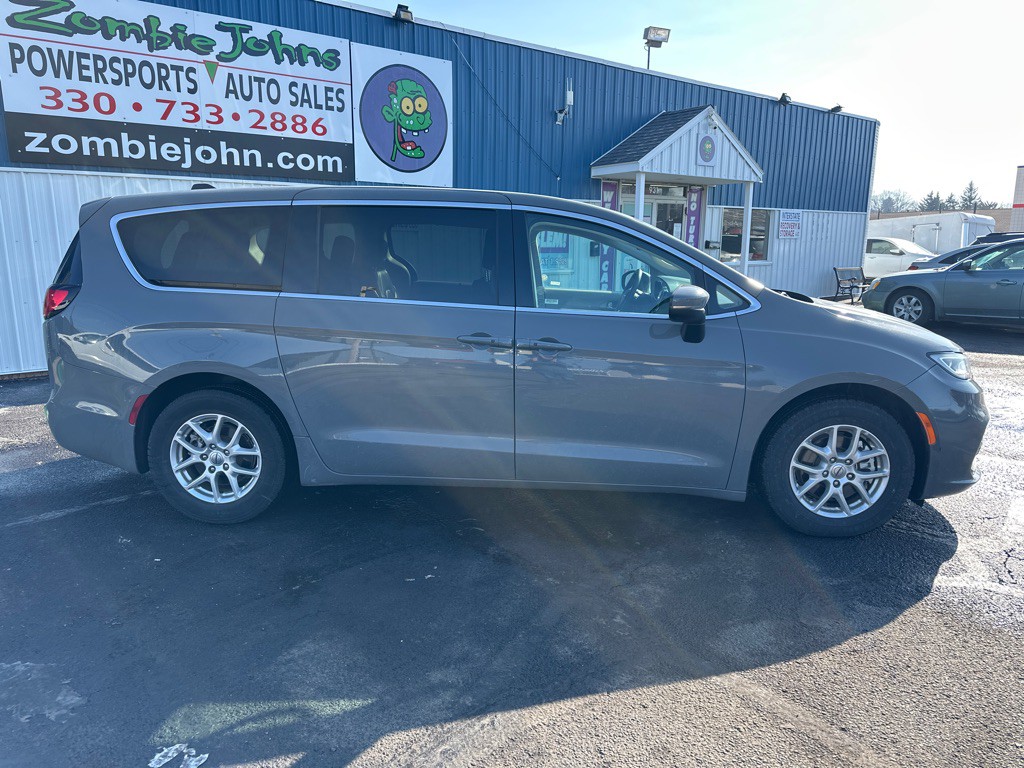 2023 Chrysler Pacifica Image 8