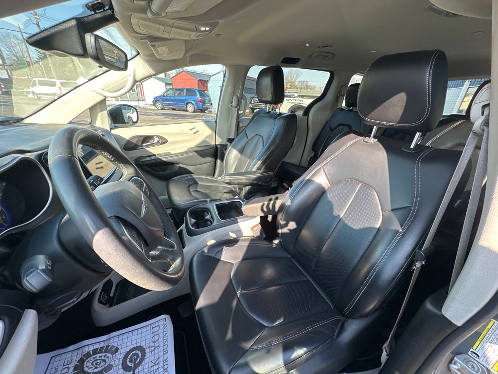2023 Chrysler Pacifica Image 10
