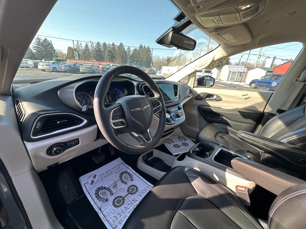 2023 Chrysler Pacifica Image 11