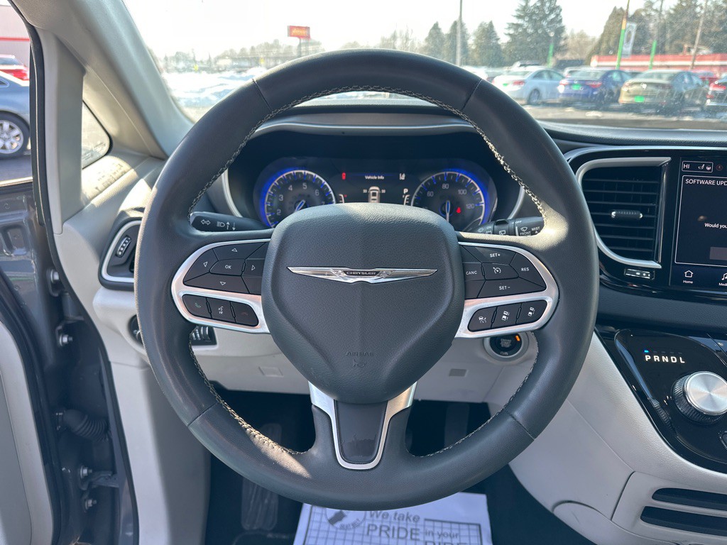 2023 Chrysler Pacifica Image 13