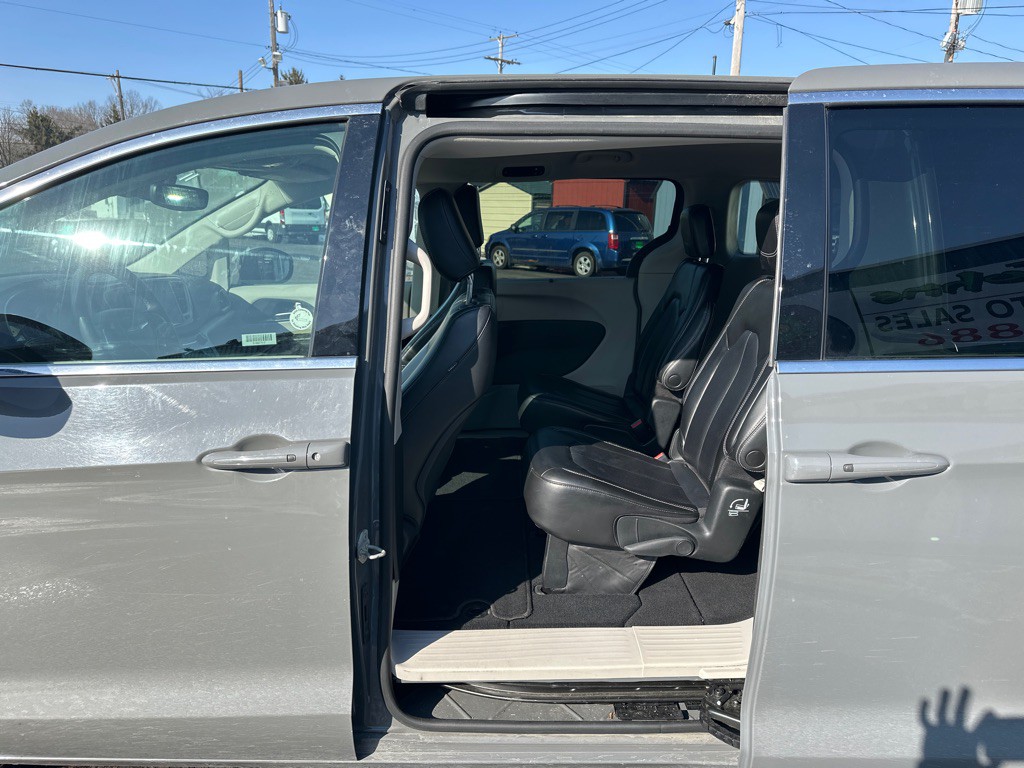 2023 Chrysler Pacifica Image 21