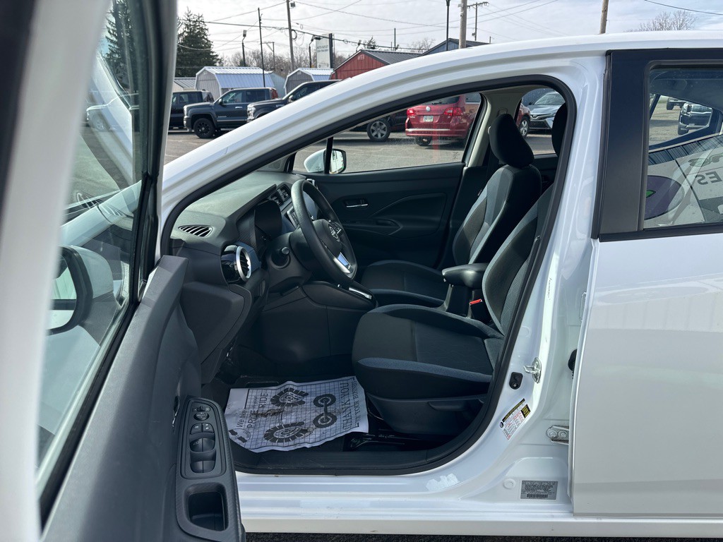 2025 Nissan Versa Image 9