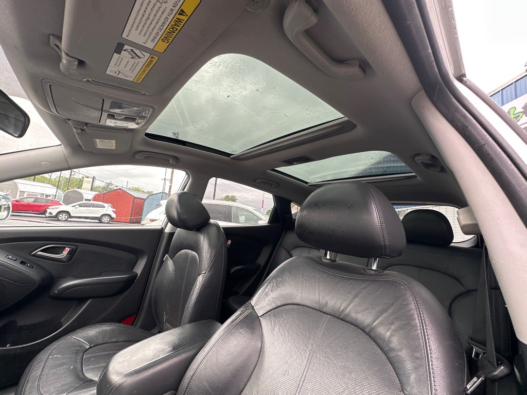 2010 Hyundai Tucson Image 11