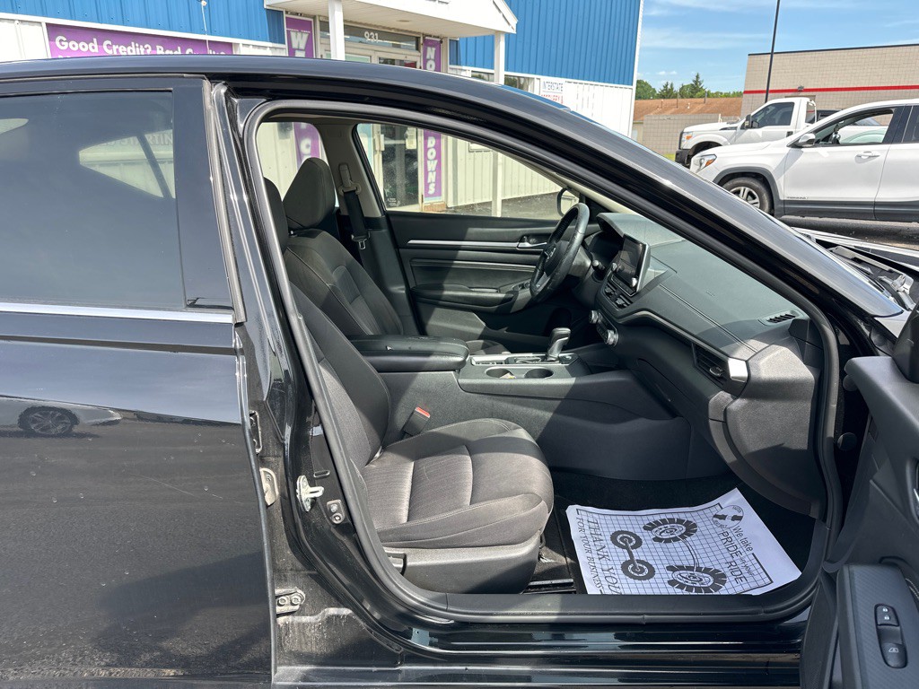 2019 Nissan Altima Image 17