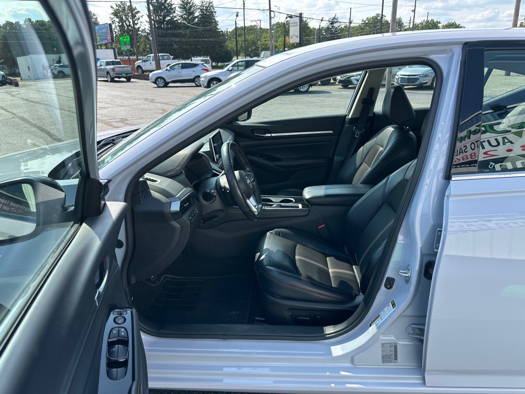 2024 Nissan Altima Image 9