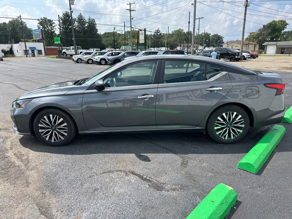 2025 Nissan Altima Image 4