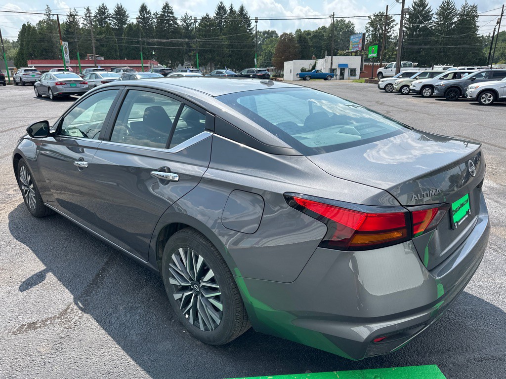 2025 Nissan Altima Image 5