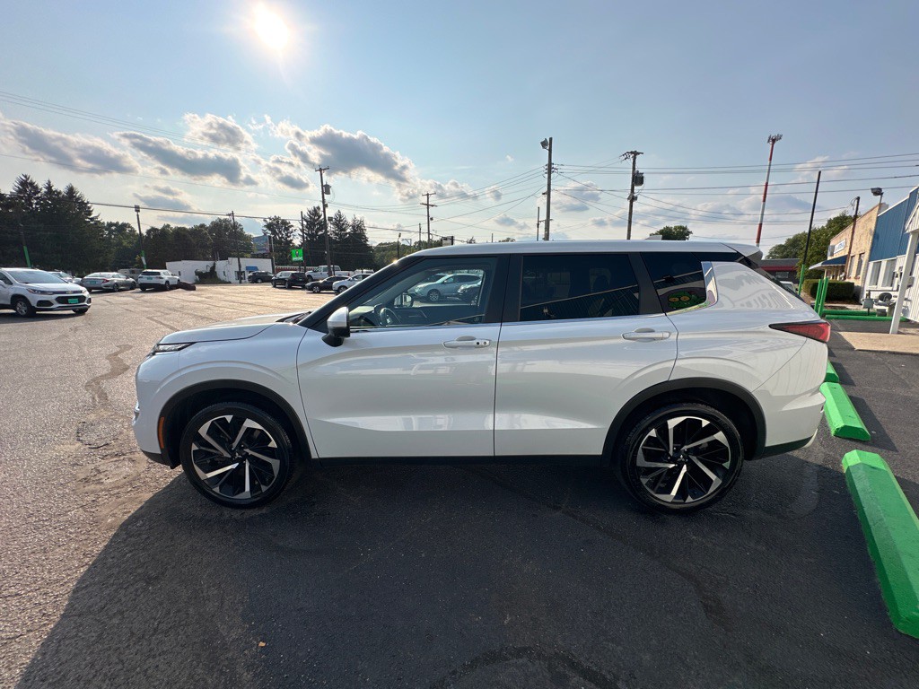 2024 Mitsubishi Outlander Image 4