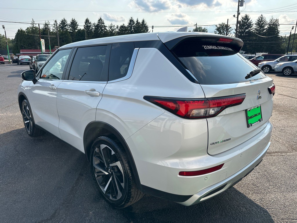 2024 Mitsubishi Outlander Image 5