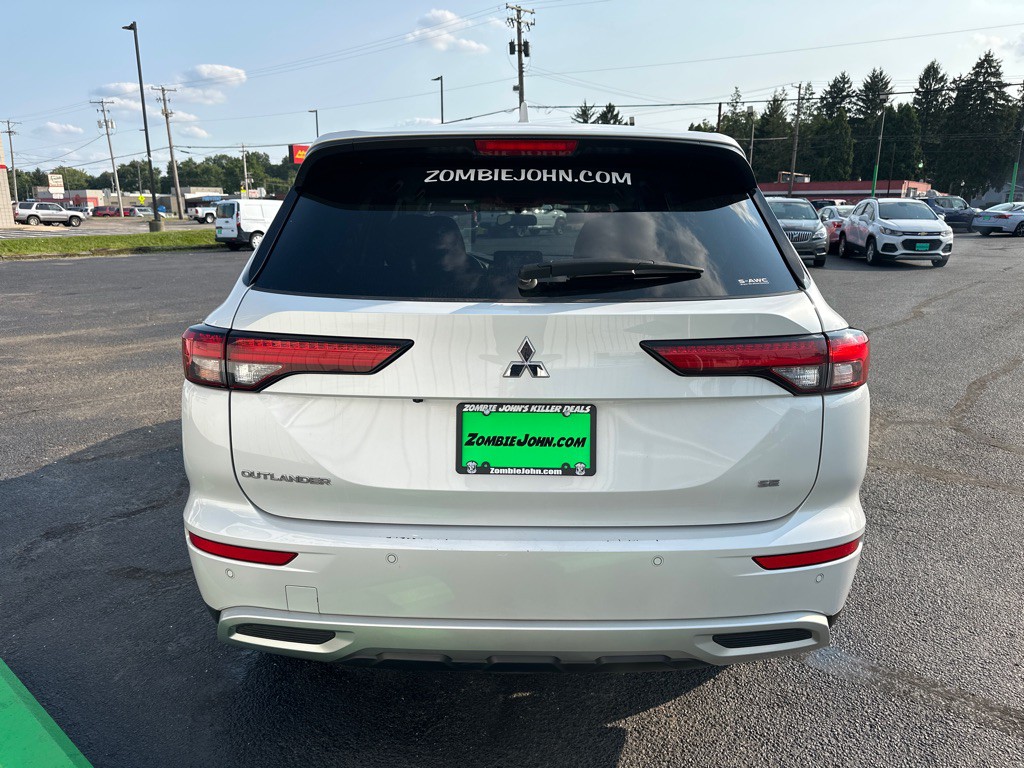 2024 Mitsubishi Outlander Image 6