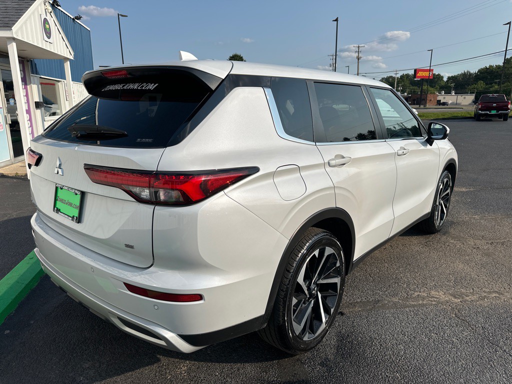 2024 Mitsubishi Outlander Image 7