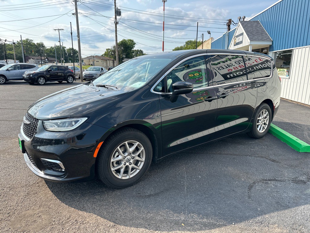 2023 Chrysler Pacifica Image 3