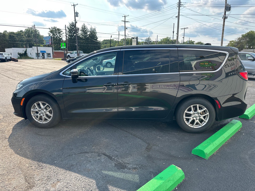 2023 Chrysler Pacifica Image 4