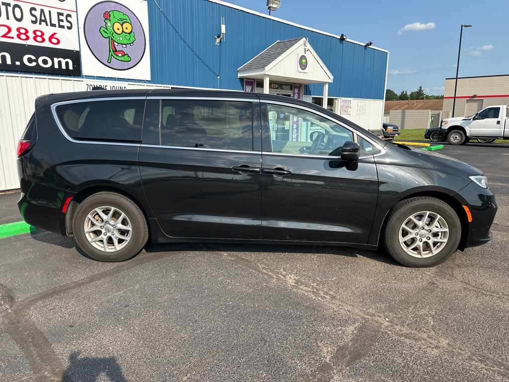 2023 Chrysler Pacifica Image 8